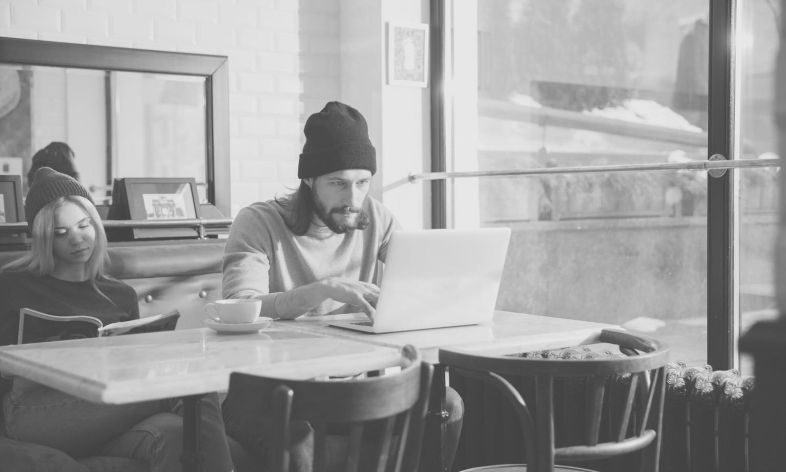 Modernes Büro von vorinianthulos mit offener Arbeitsatmosphäre